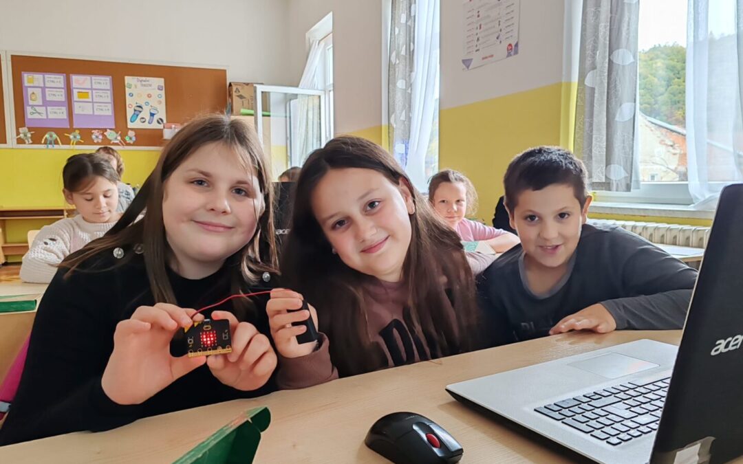 Kad Srca Kucaju u Kodovima: Dan Micro:bita u našoj školi