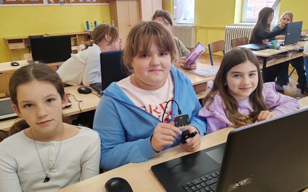 Upoznajemo tajne poruke uz Micro:bit – 4. razred obilježio Europski tjedan kodiranja
