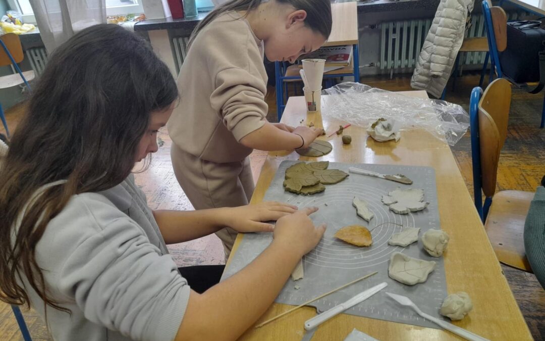 Jesenska čarolija u glini – Radionica Likovne grupe
