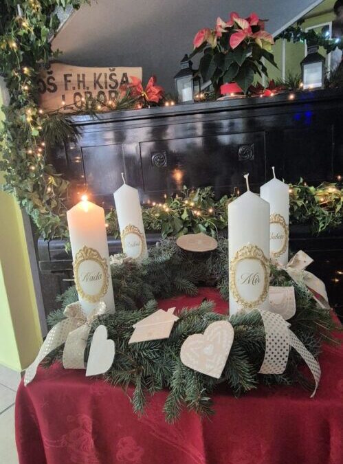 Blagoslov adventskih vijenaca i paljenje prve adventske svijeće u našoj školi